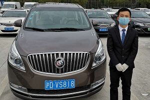 service safety driver wears mask and gloves